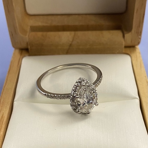 SOLD - Brilliant Earth Diamond Ring - Picture 4 of 5